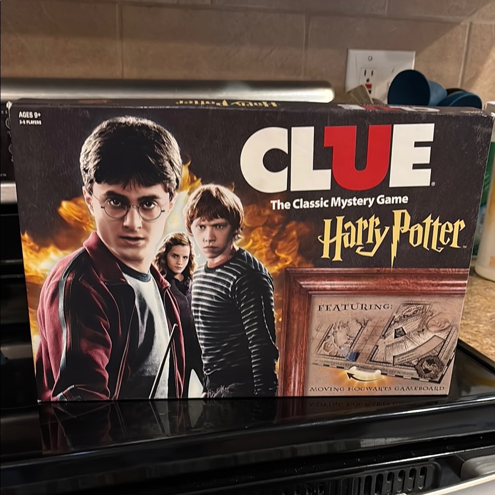 Warner Bros Black and Red Harry Potter Clue Board Game